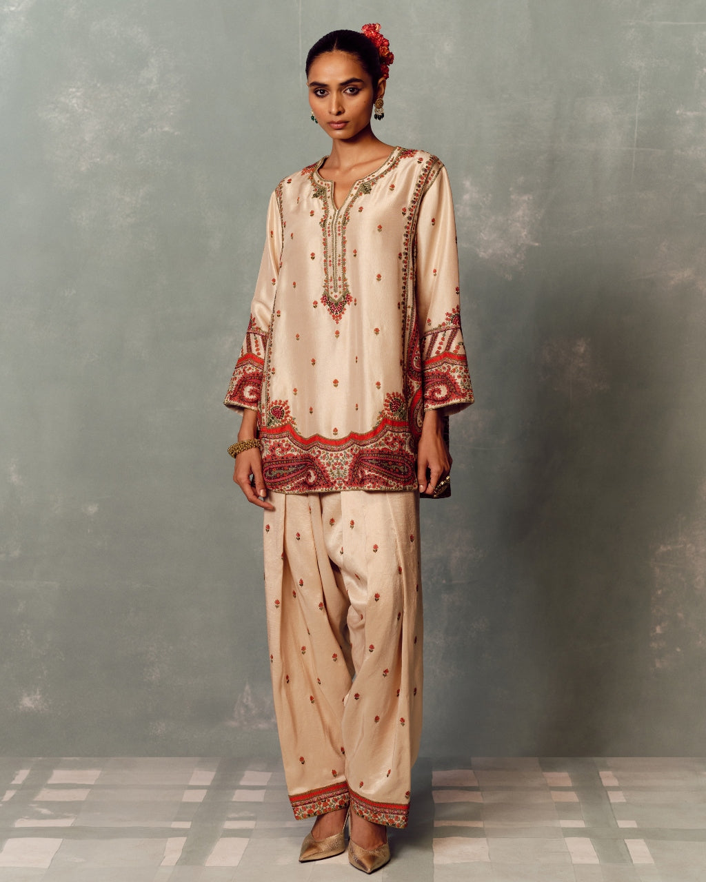 Kashida Lumière Kurta And Salwar Set