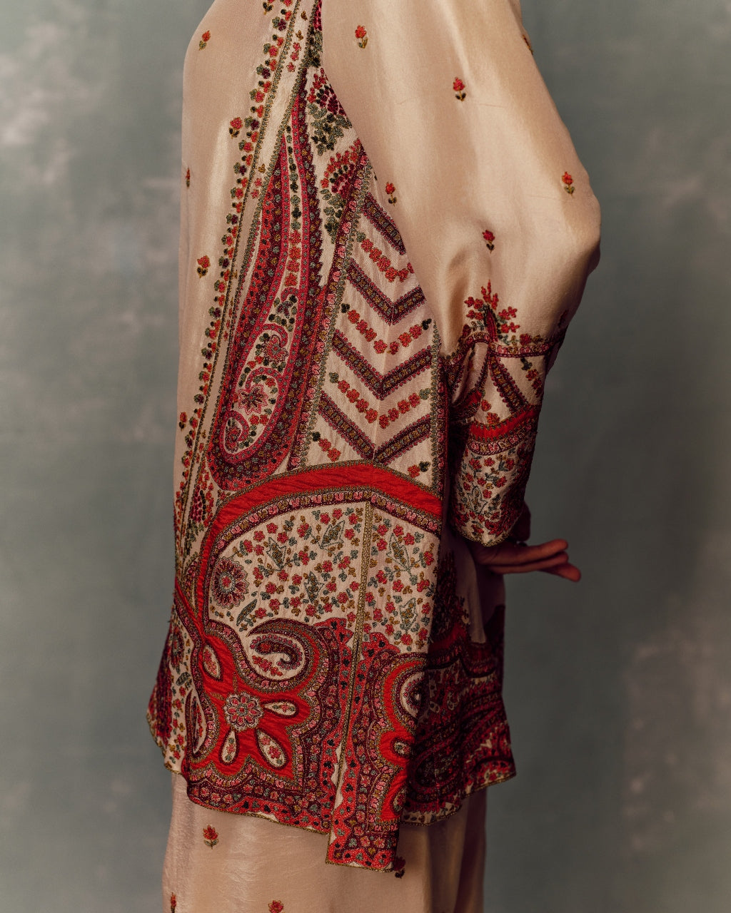 Kashida Lumière Kurta And Salwar Set