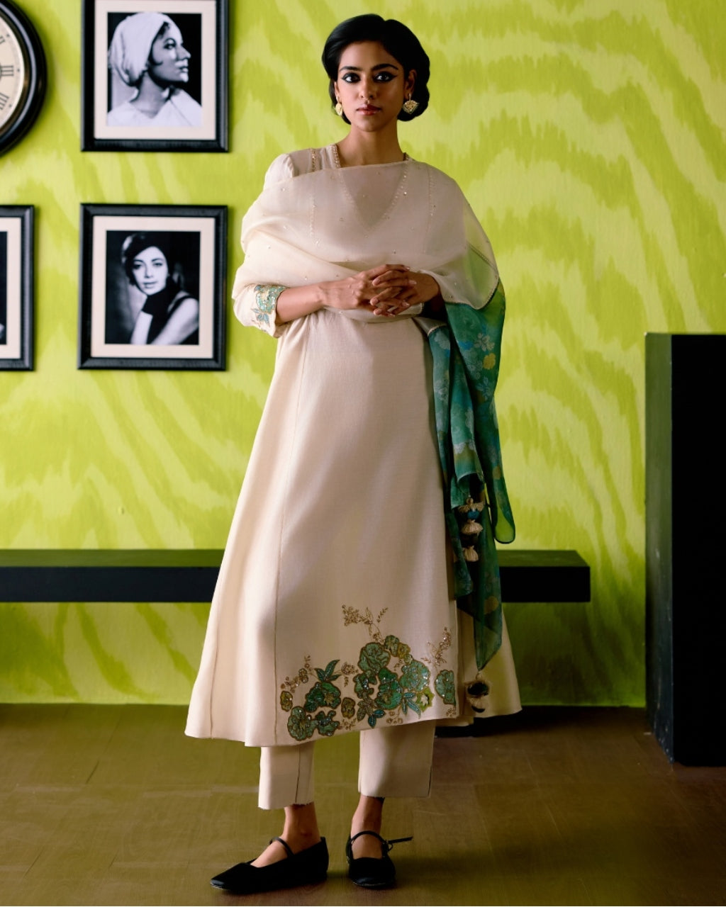 Ivory Side Panelled A-Line Kurta Set