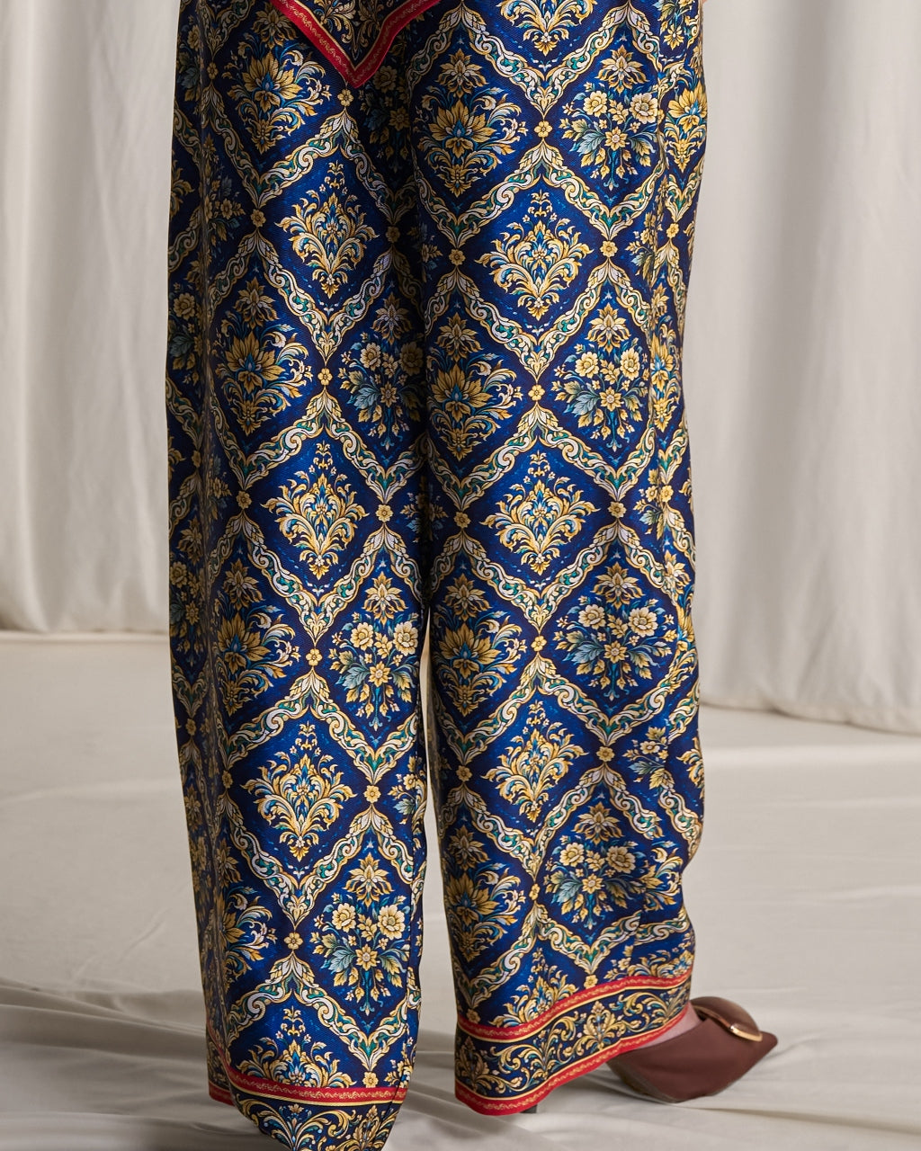 Halter Neck Scarf Print Top & Relaxed Fit Pant