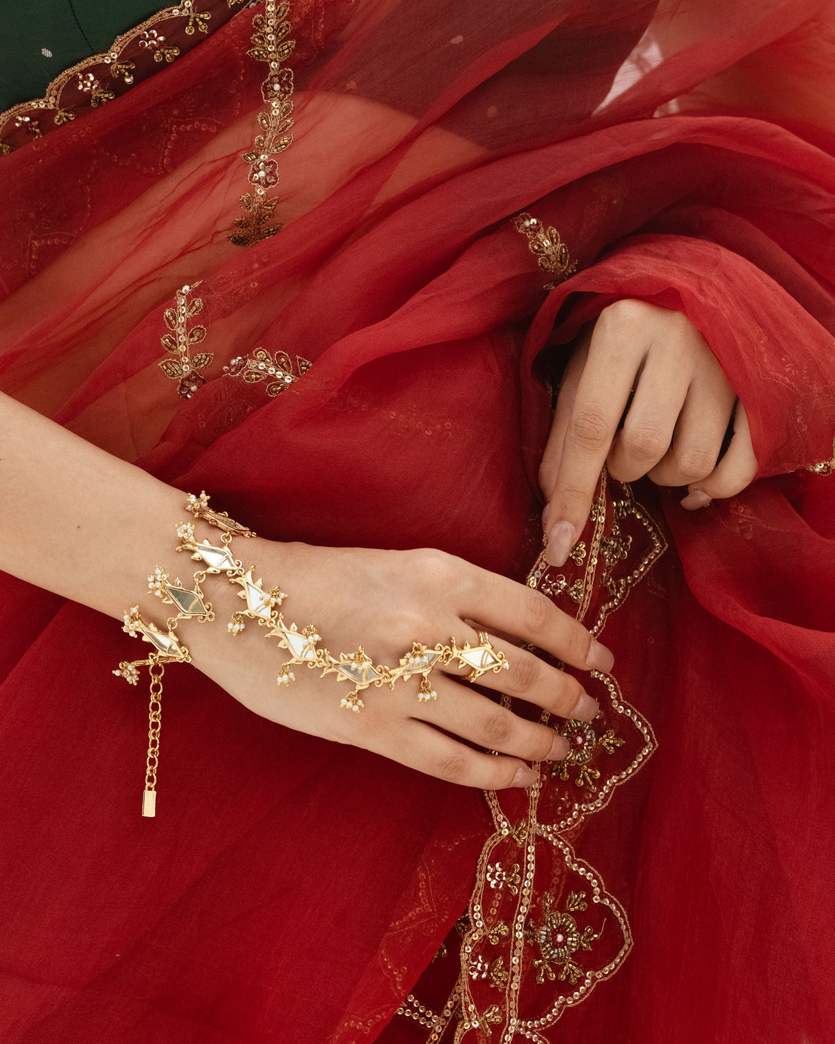 Darpan Meen Hathphool (Single Piece)