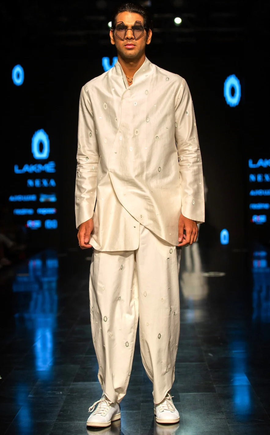 Cluster Eyes Wing Shacket Set