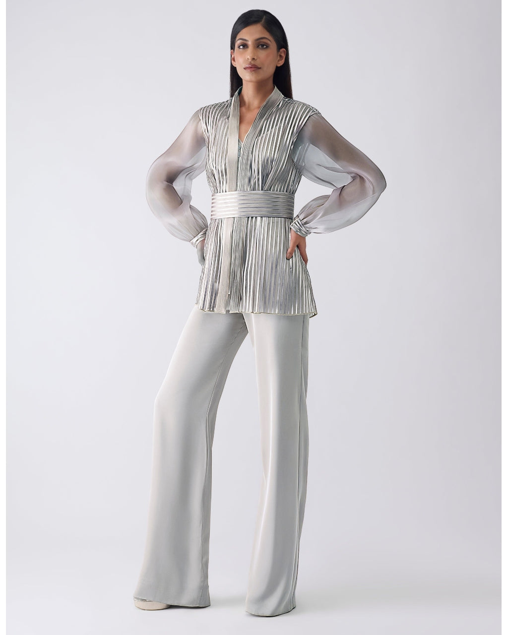 Metallic Structured Gray Cape With Pants And Slip