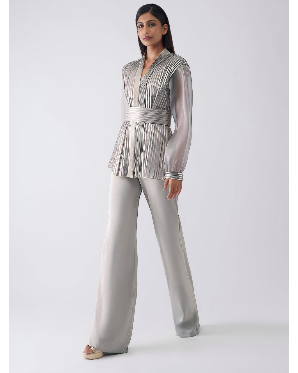 Metallic Structured Gray Cape With Pants And Slip