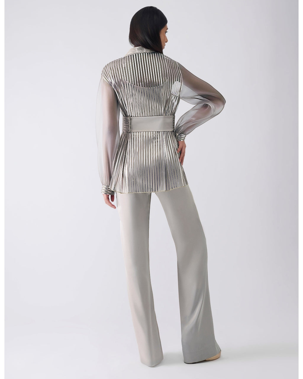 Metallic Structured Gray Cape With Pants And Slip