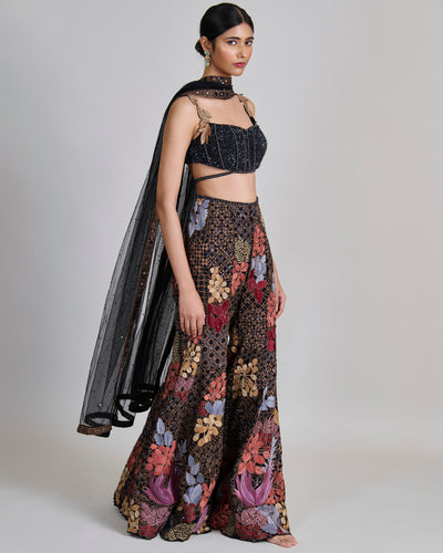 Black Dianthus Sharara Set