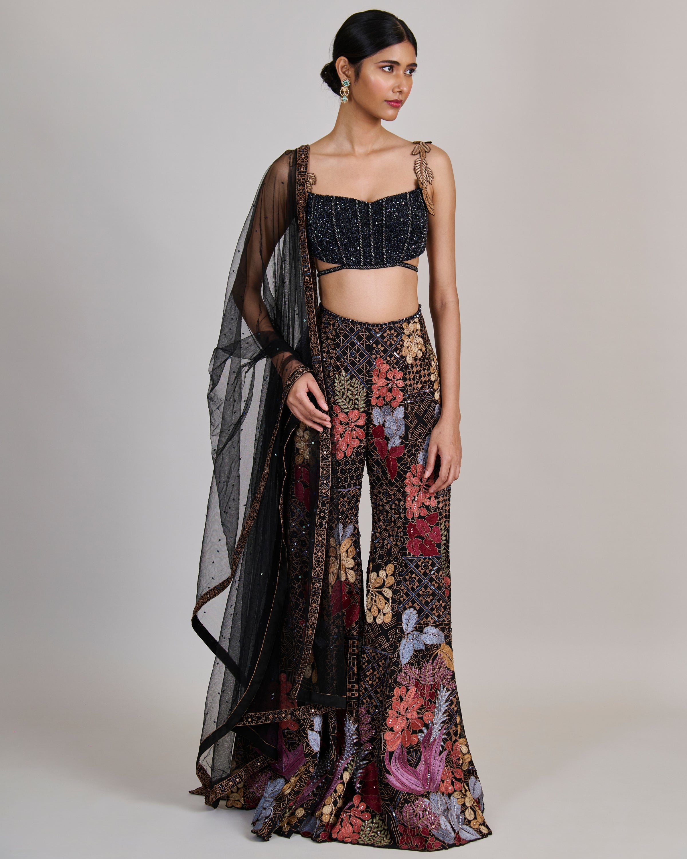 Black Dianthus Sharara Set