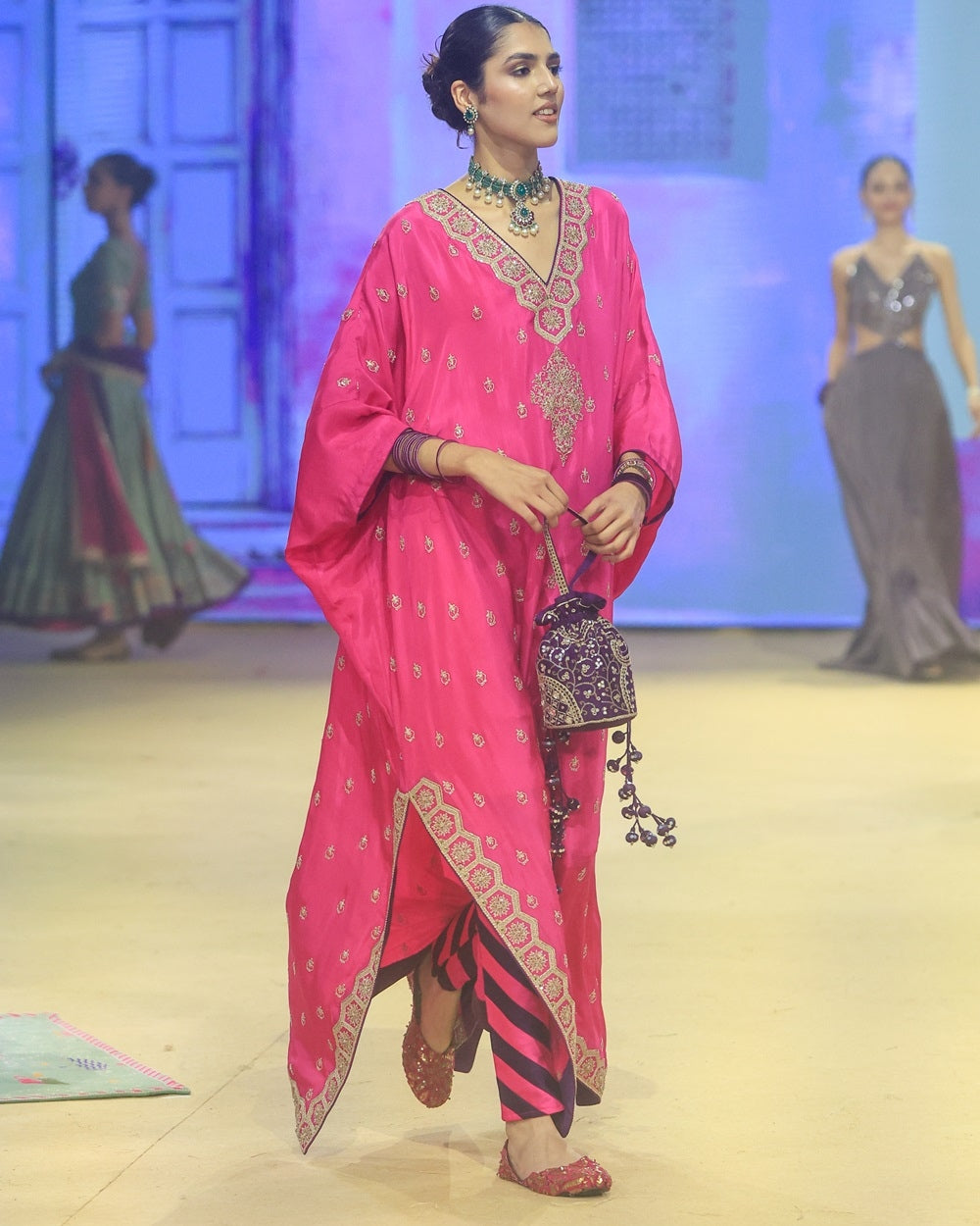 The Gulabi Gulaal Kaftan Set