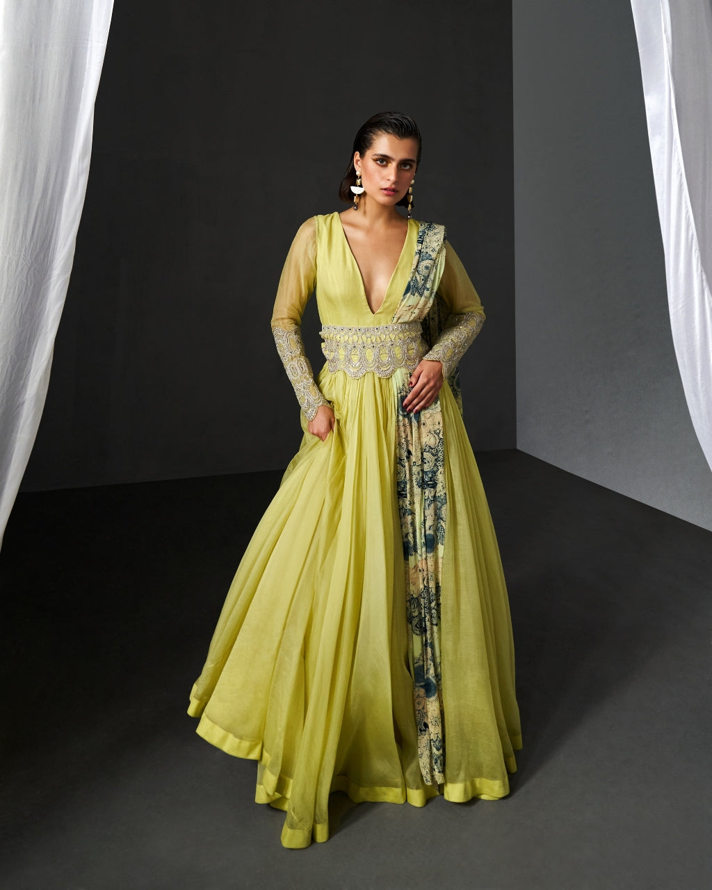 8 Bollywood Divas and Their Fashionable Maternity Wardrobe | Filmfare.com