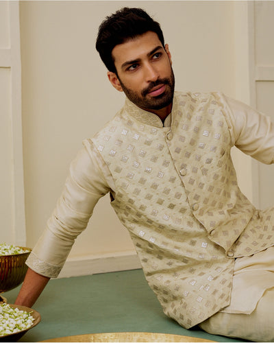 Ayush Ivory Bandi Set