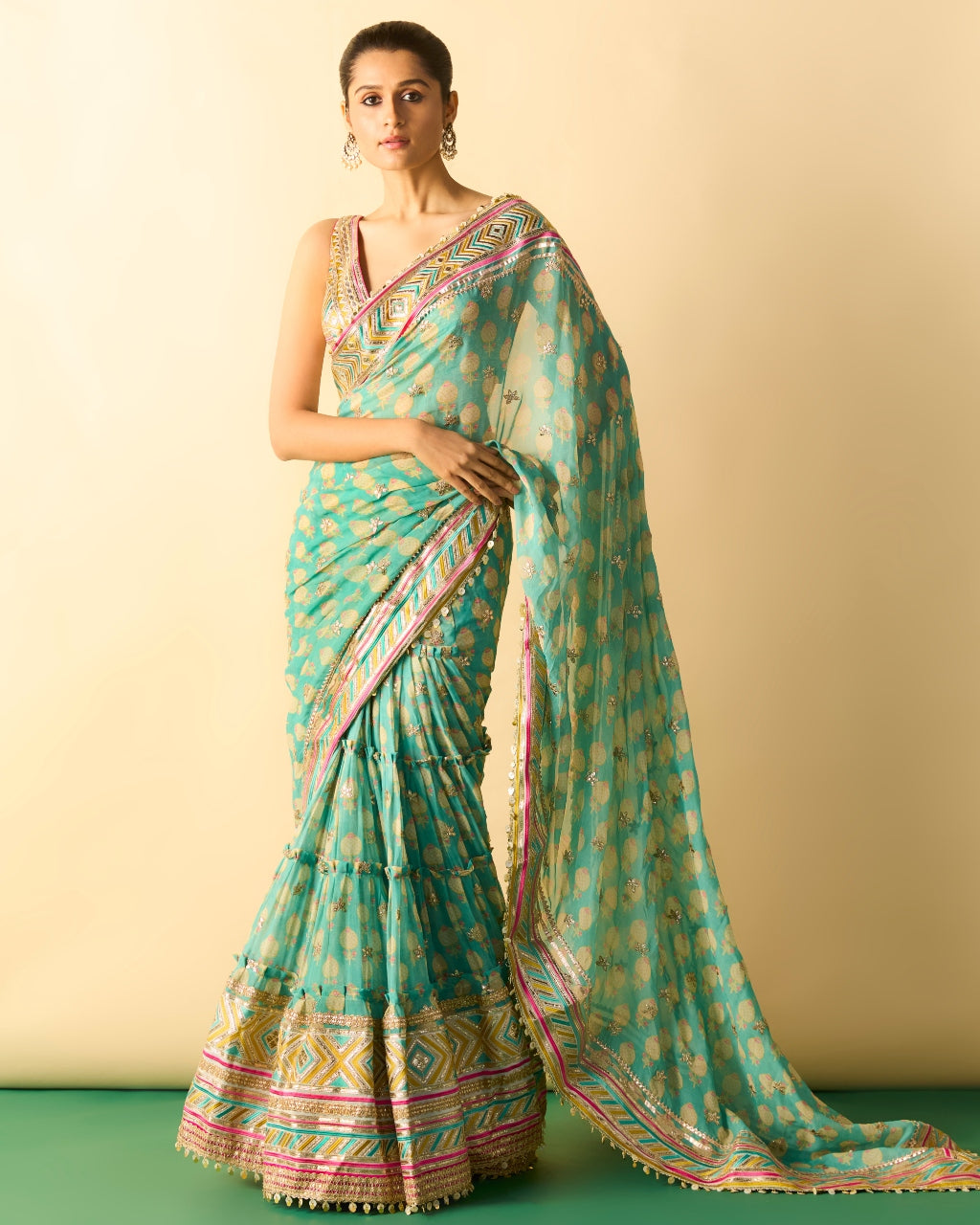 Jasleen Sari Set