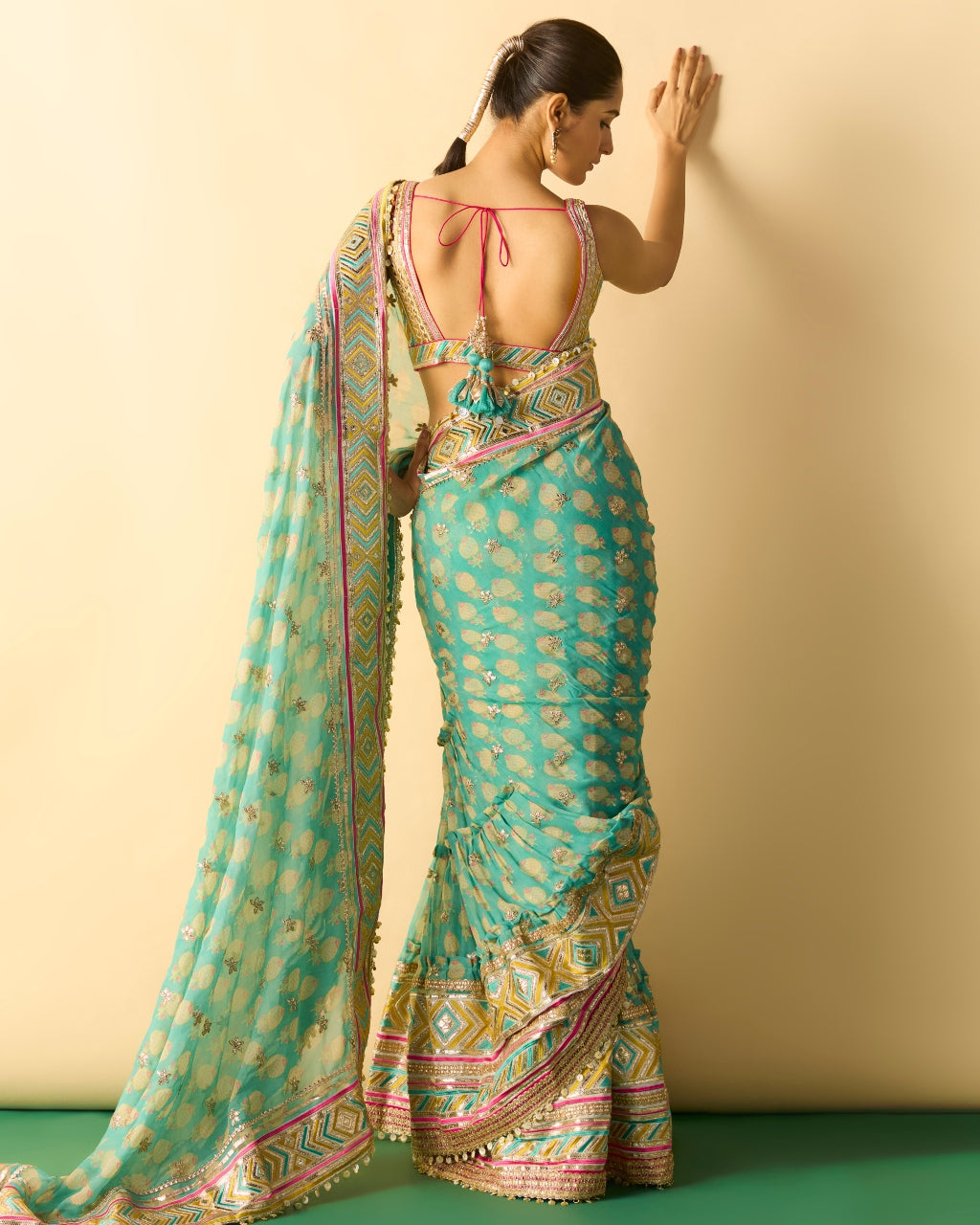 Jasleen Sari Set