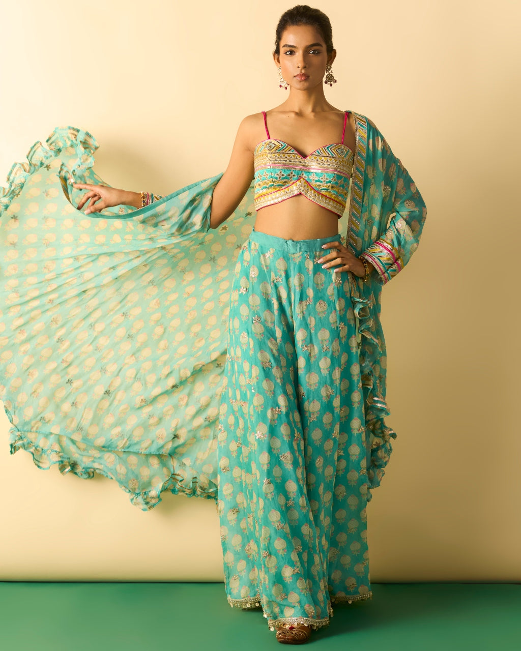 Dharika Cape Set