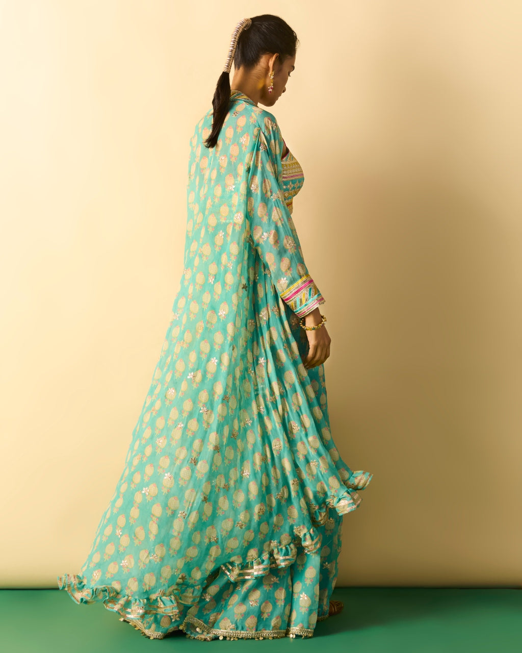Dharika Cape Set