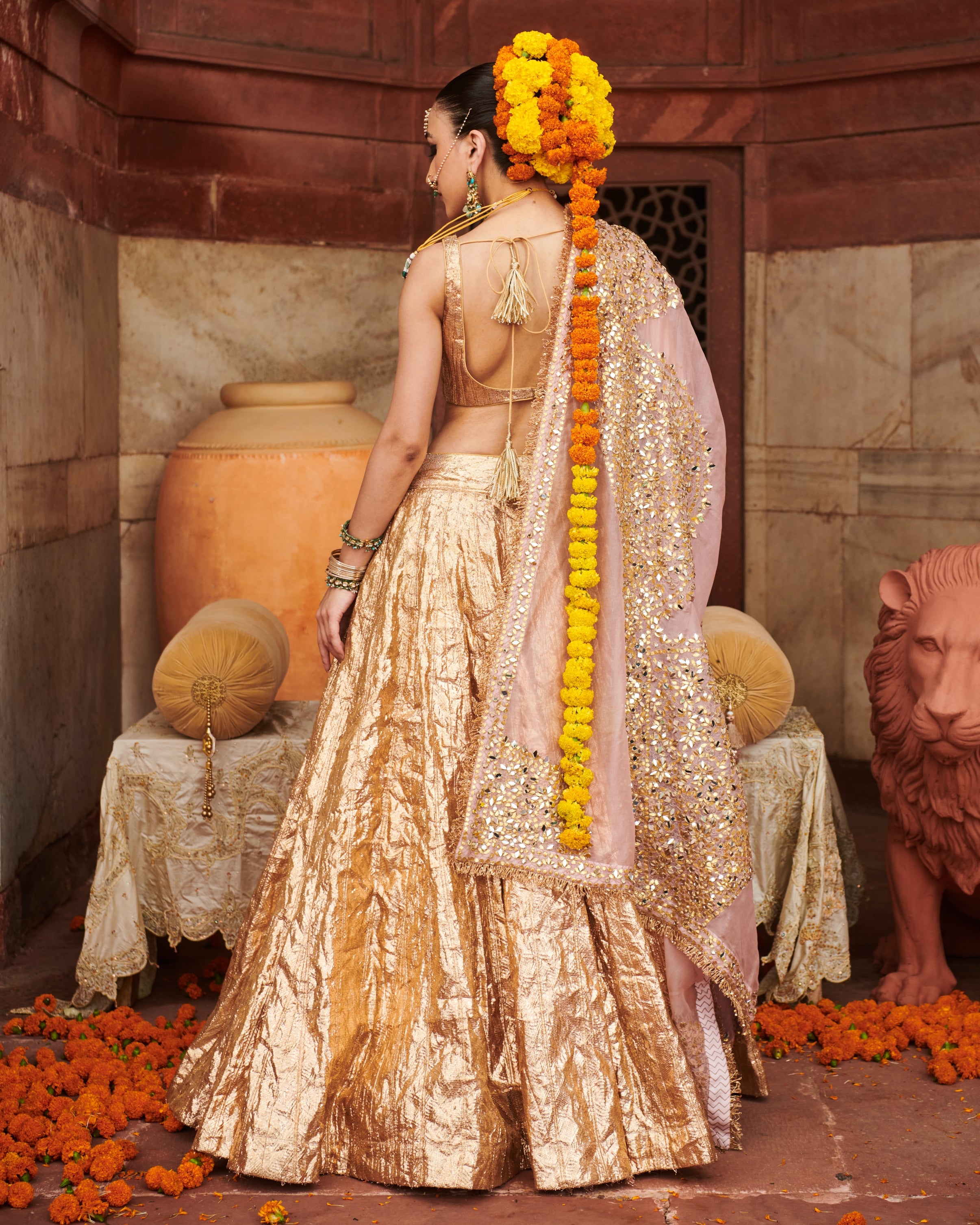 Padmasvarna Lampi Lehenga Set