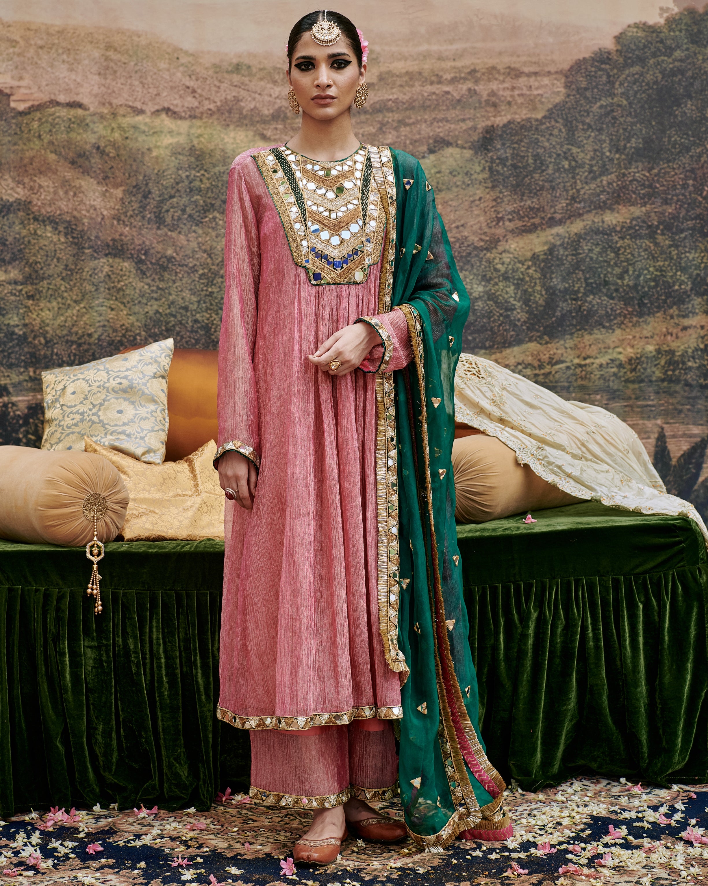 Padma Tabaan Suit Set