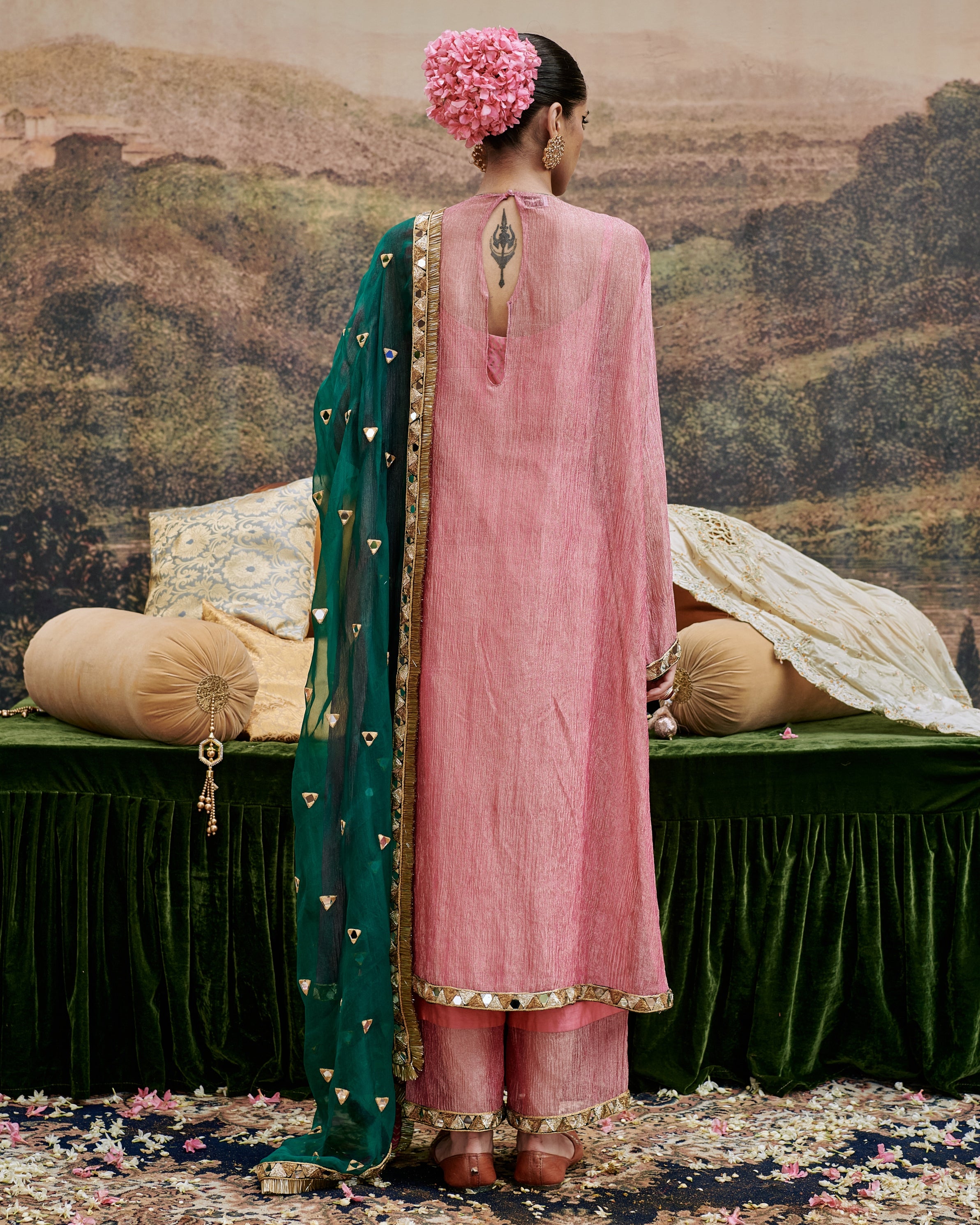 Padma Tabaan Suit Set