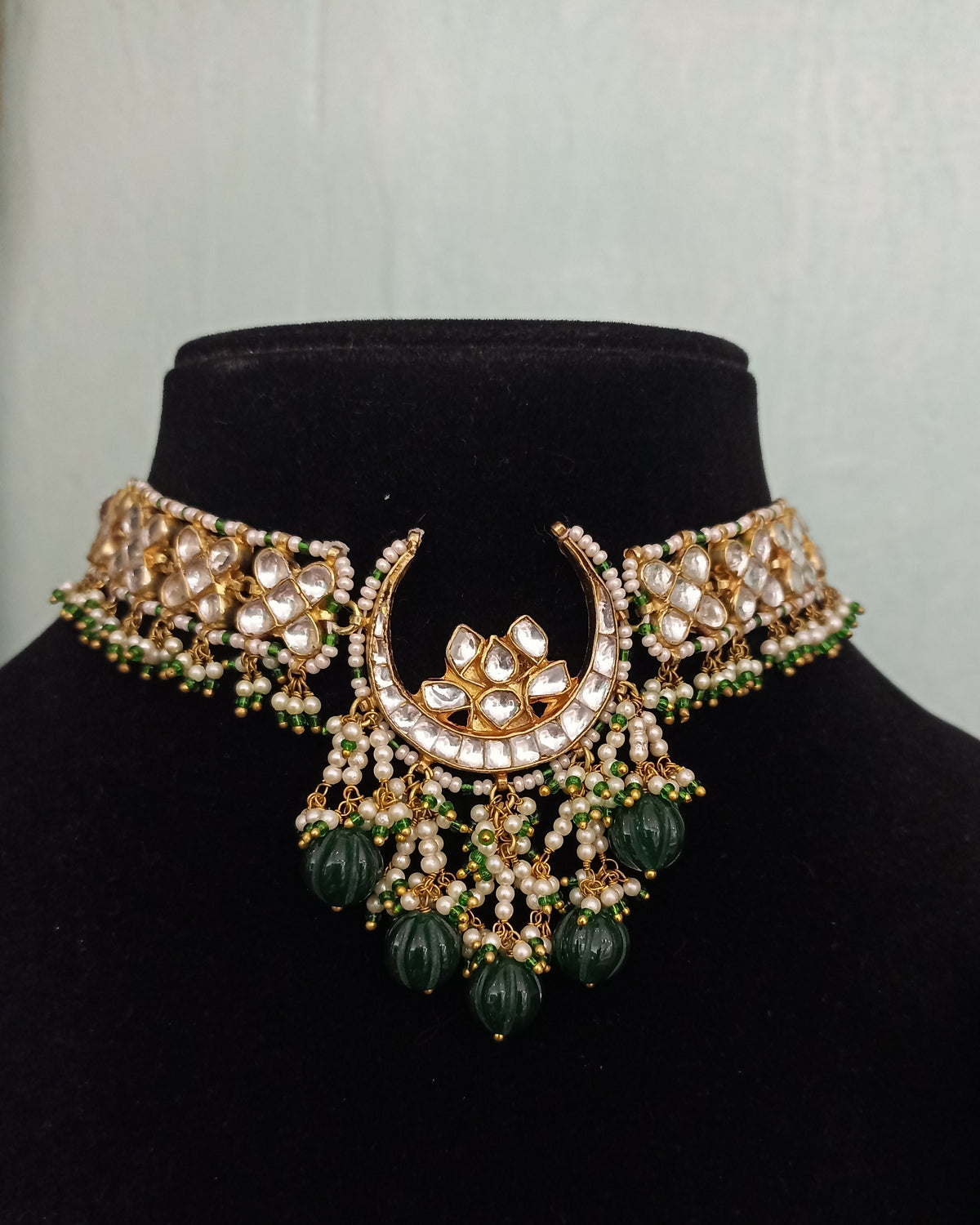 The Chaand Necklace Set