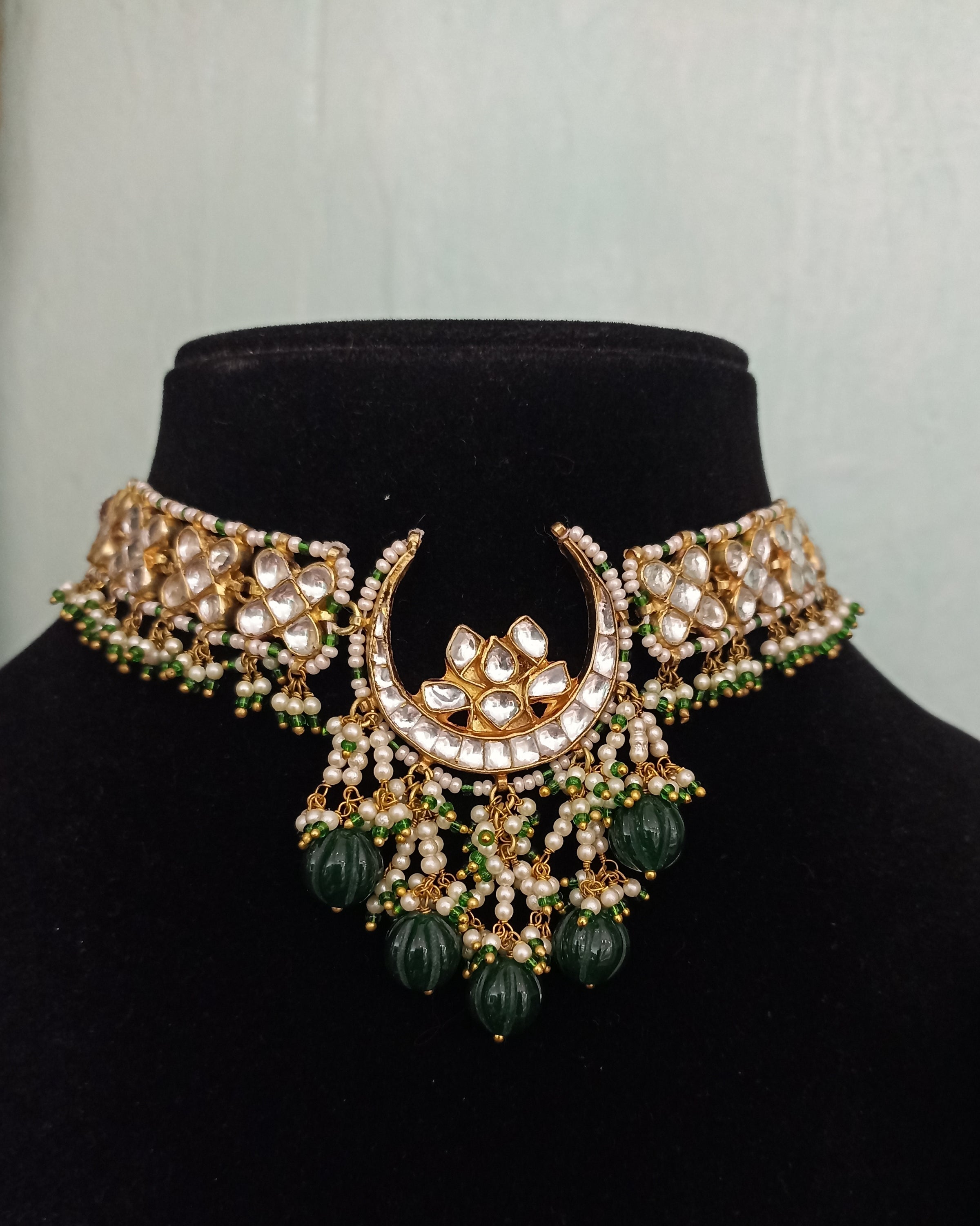The Chaand Necklace Set