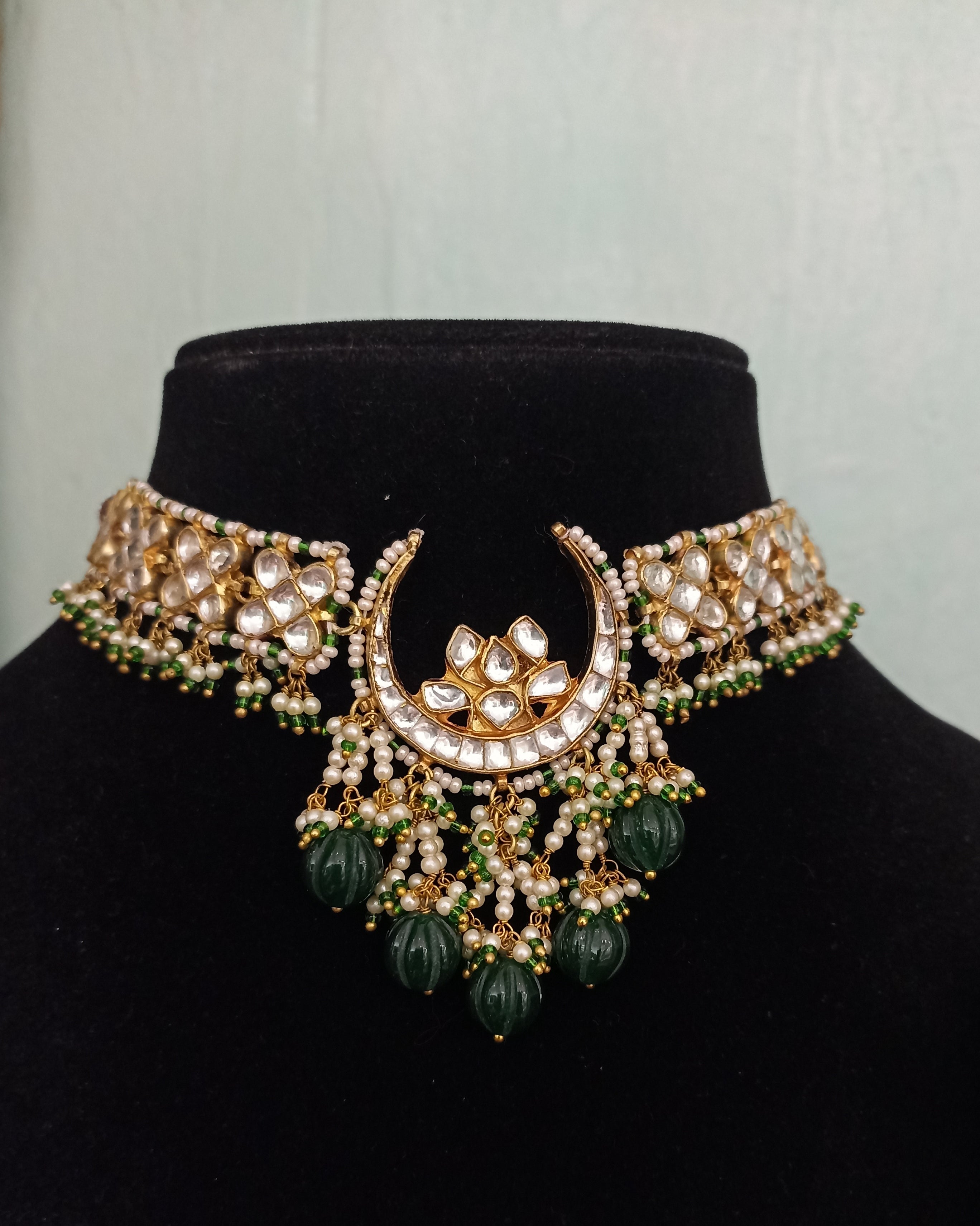 The Chaand Necklace Set