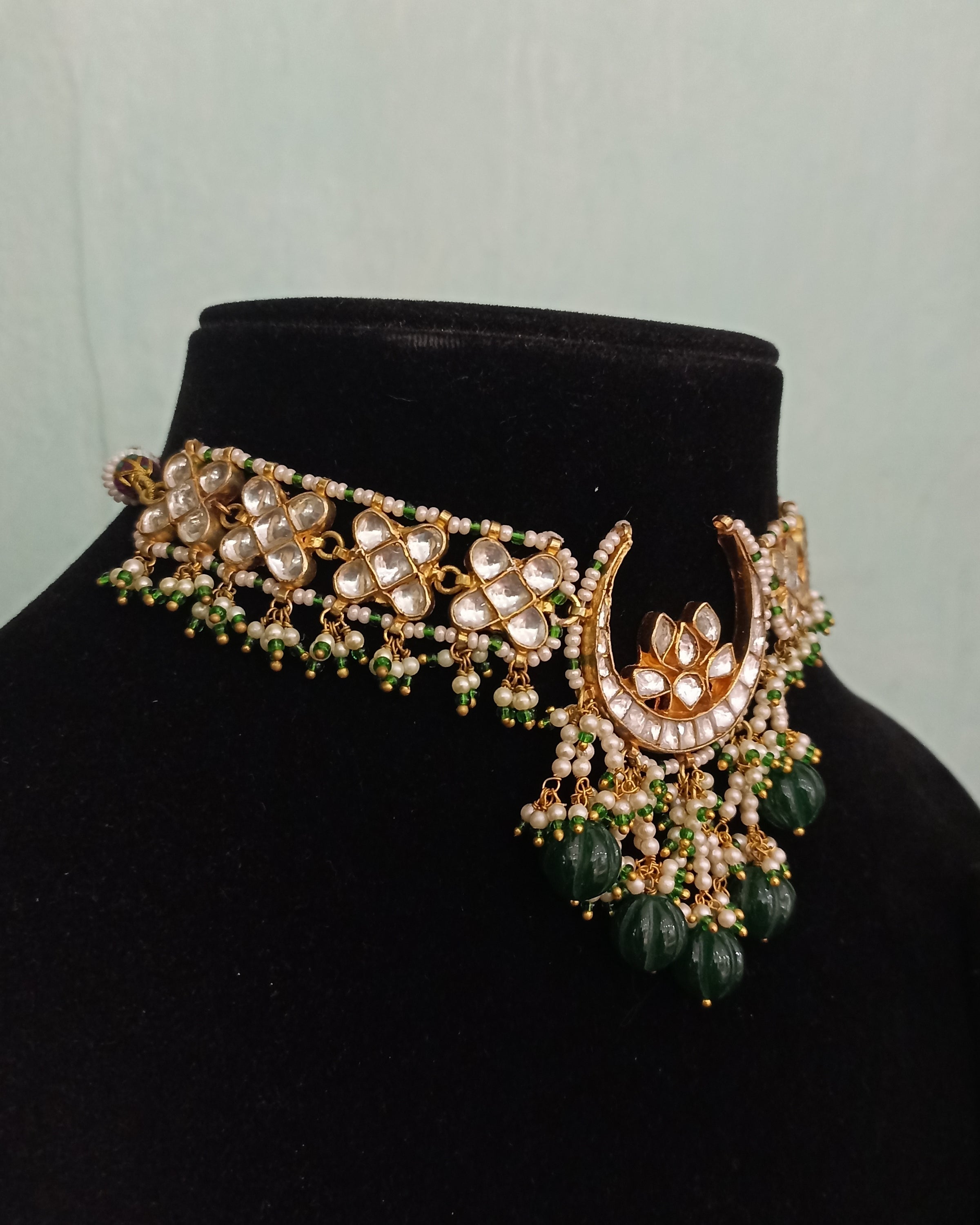 The Chaand Necklace Set