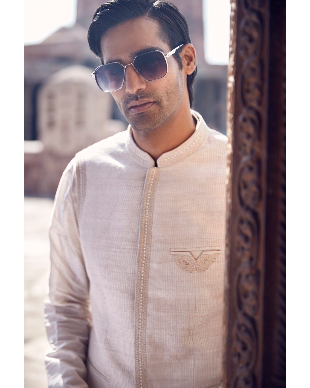 The Iconic Wing Pocket Textured Bundi Jacket With A Saada Kurta Set