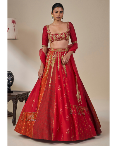 Rango Sa Jahan Lehenga In Red
