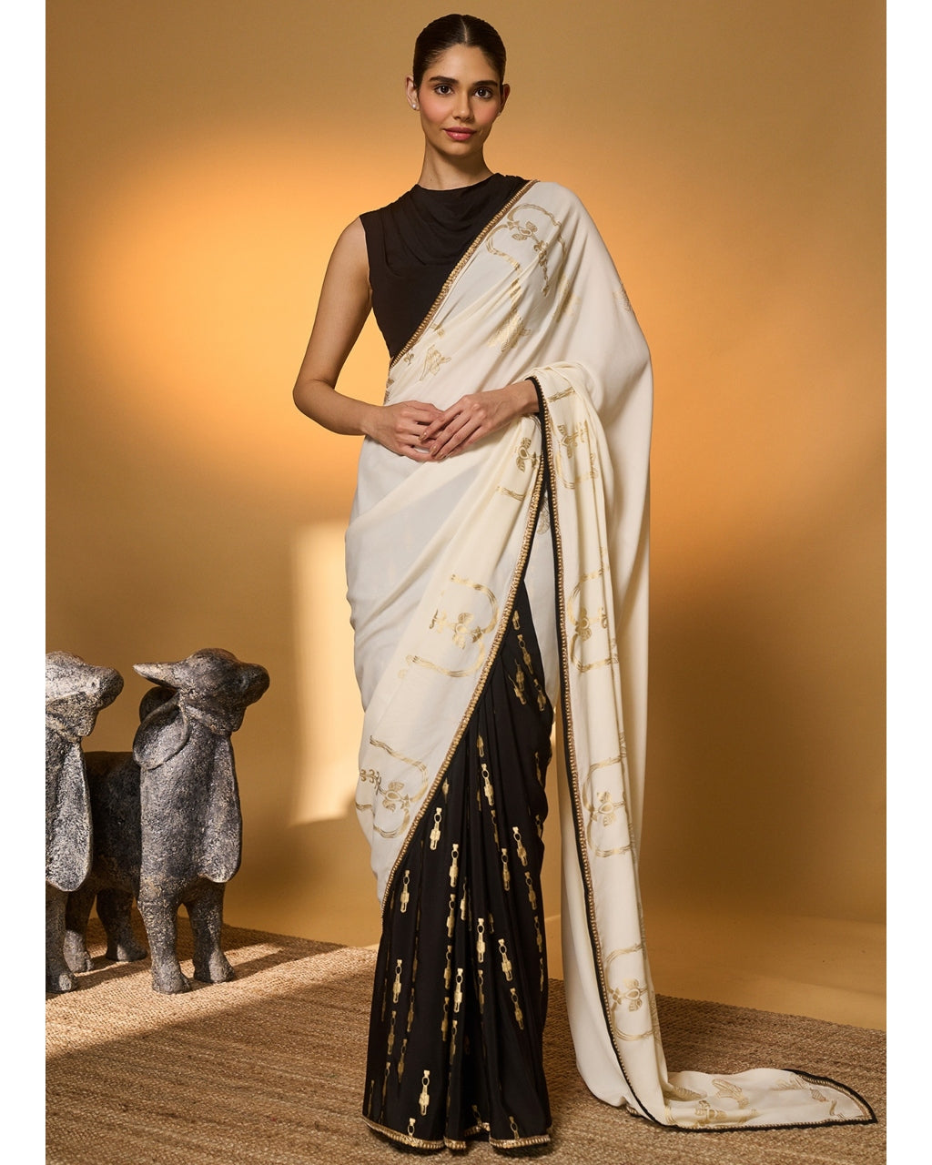 Black & White Tribal Pillar Sari