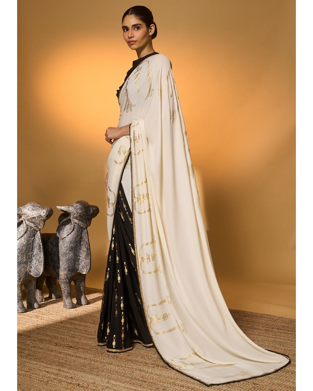 Black & White Tribal Pillar Sari