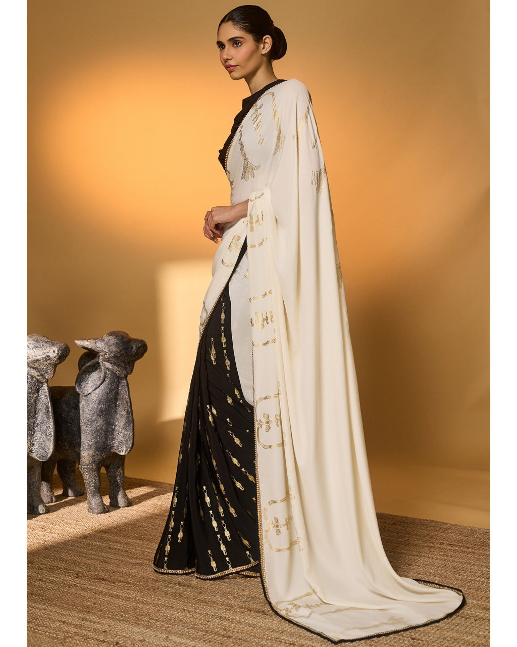 Black & White Tribal Pillar Sari