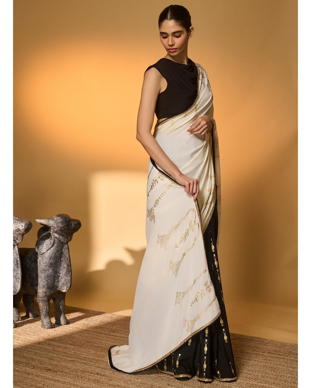 Black & White Tribal Pillar Sari