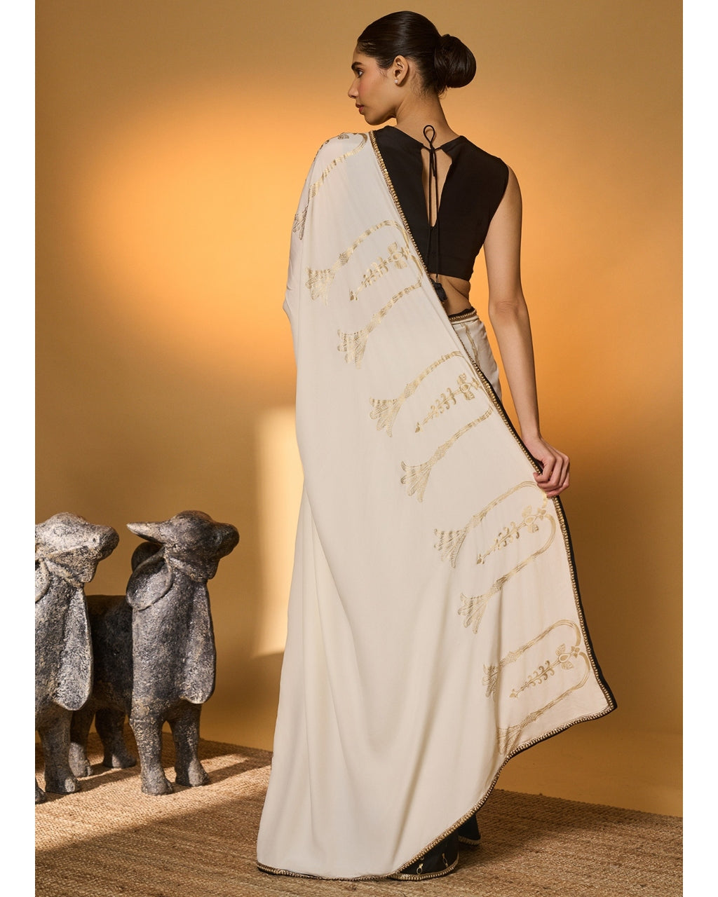Black & White Tribal Pillar Sari
