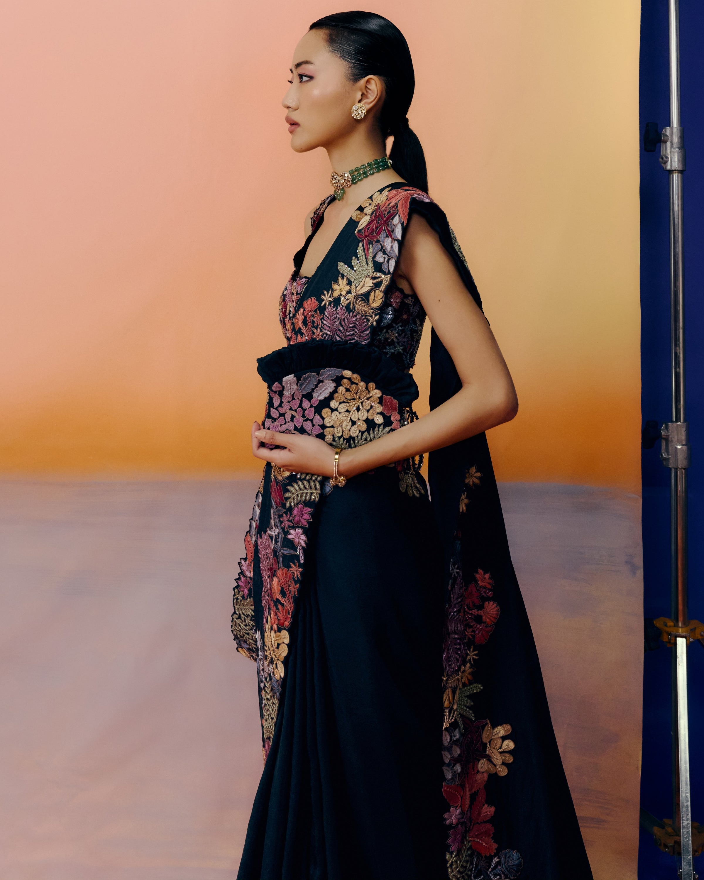 Black Nysa Sari