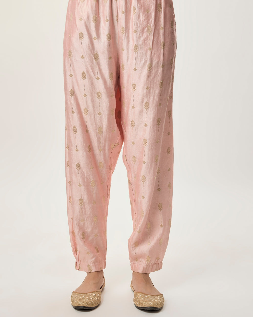 Farnaz Blush Pink Chiniya Silk Embroidered Yoke Kurta With Jogger Pant And Mukaish Net Dupatta