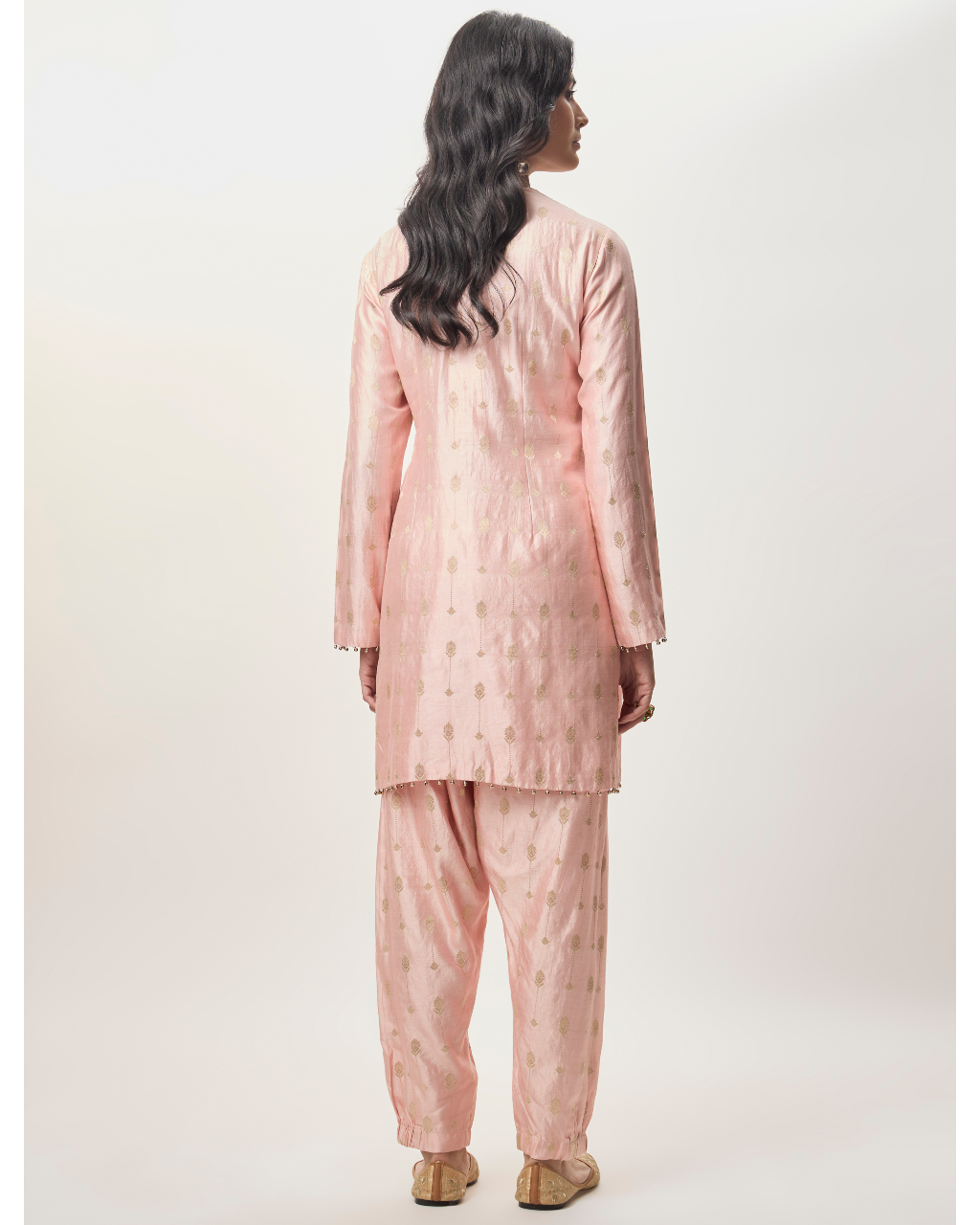 Farnaz Blush Pink Chiniya Silk Embroidered Yoke Kurta With Jogger Pant And Mukaish Net Dupatta