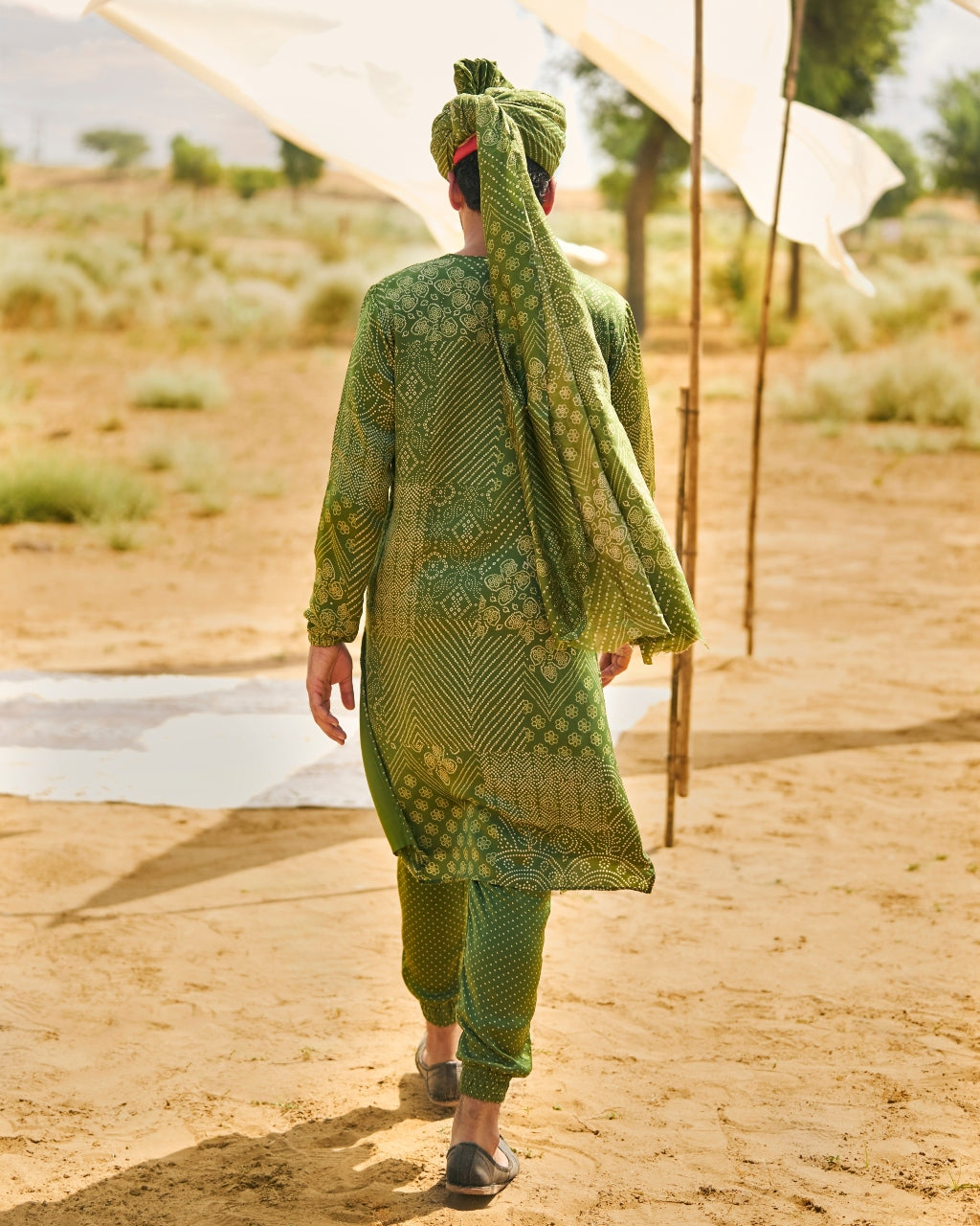 Kacha Aam Bandhani Kurta Paired With Printed Joggers