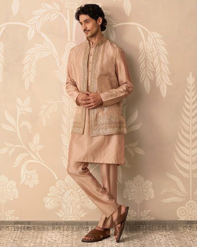 Zaroon 
Kurta Bandi Set