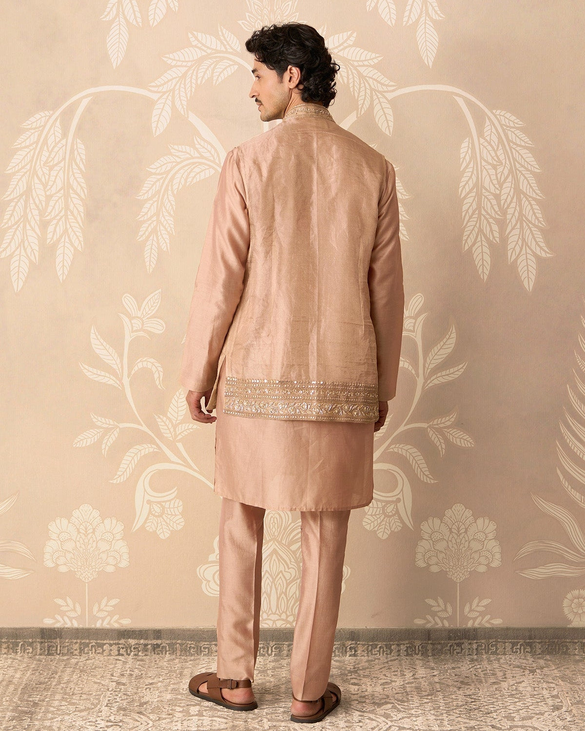 Zaroon 
Kurta Bandi Set