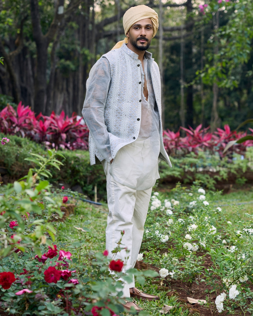 Zoravar Chikankari Bandi Set