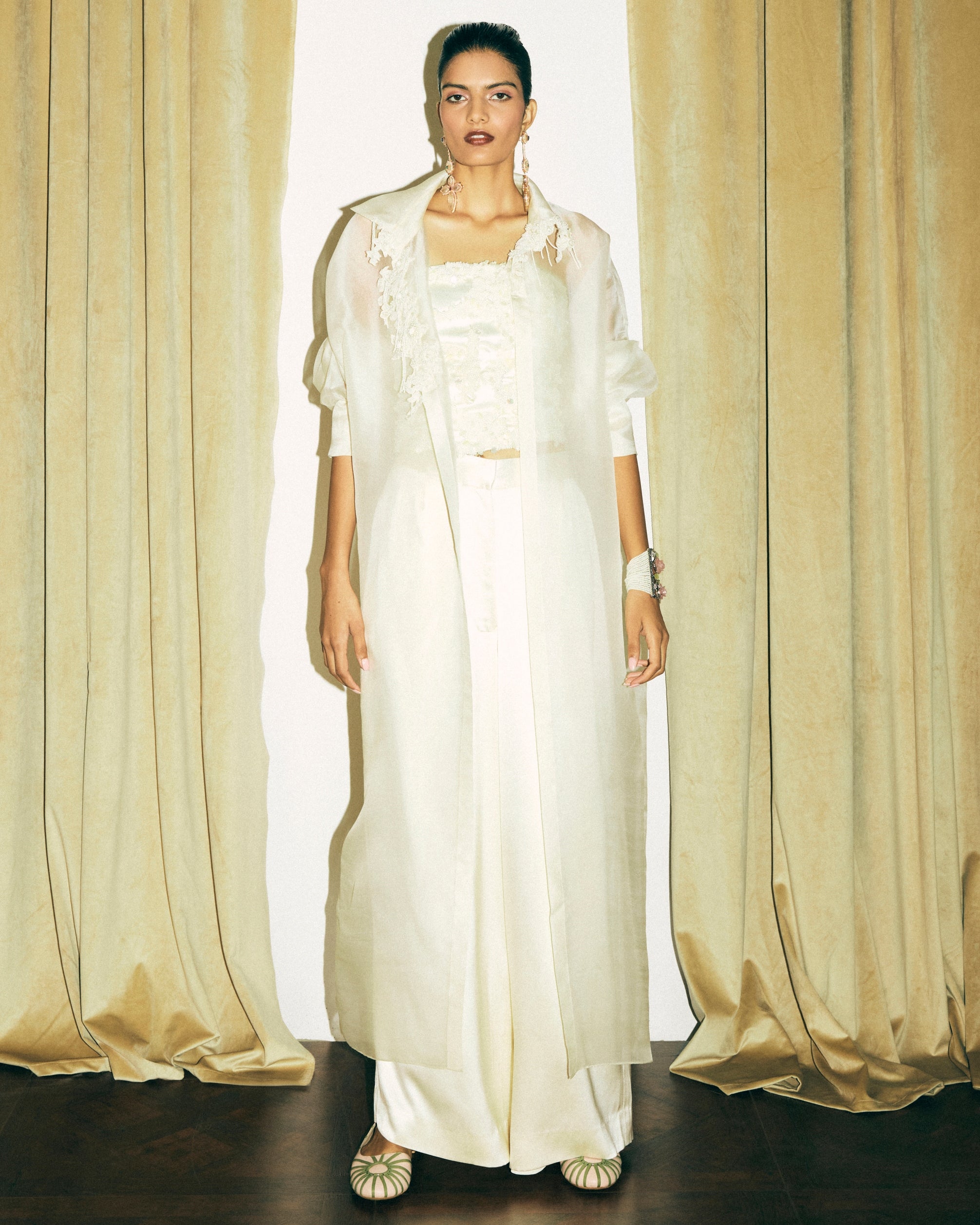 Moulin Cape With Nacre Corset And Pants