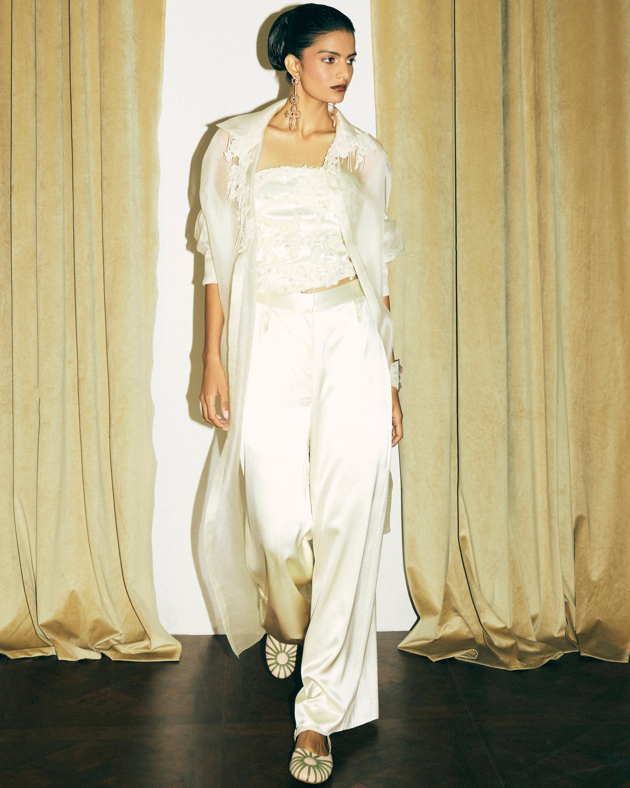 Moulin Cape With Nacre Corset And Pants