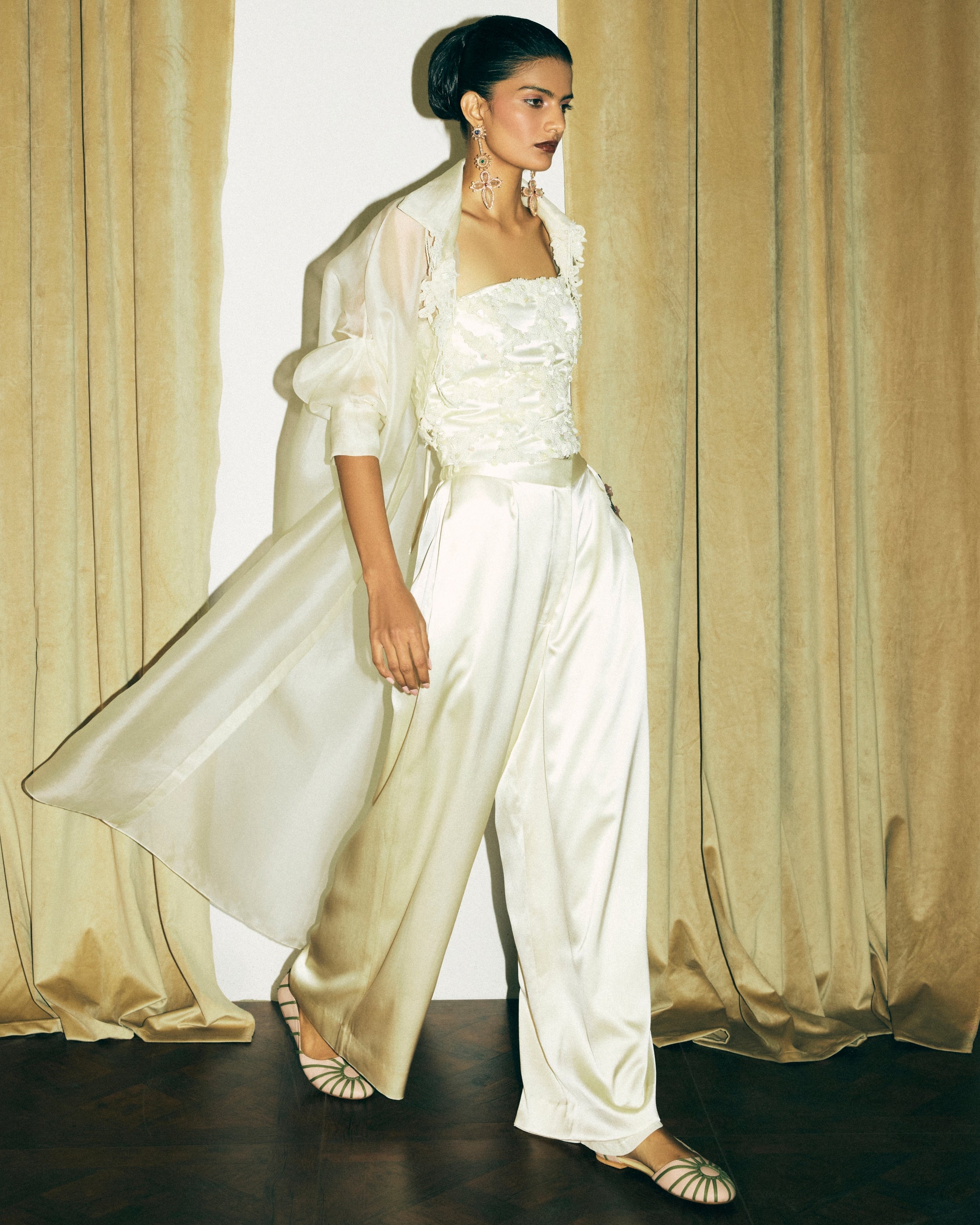 Moulin Cape With Nacre Corset And Pants