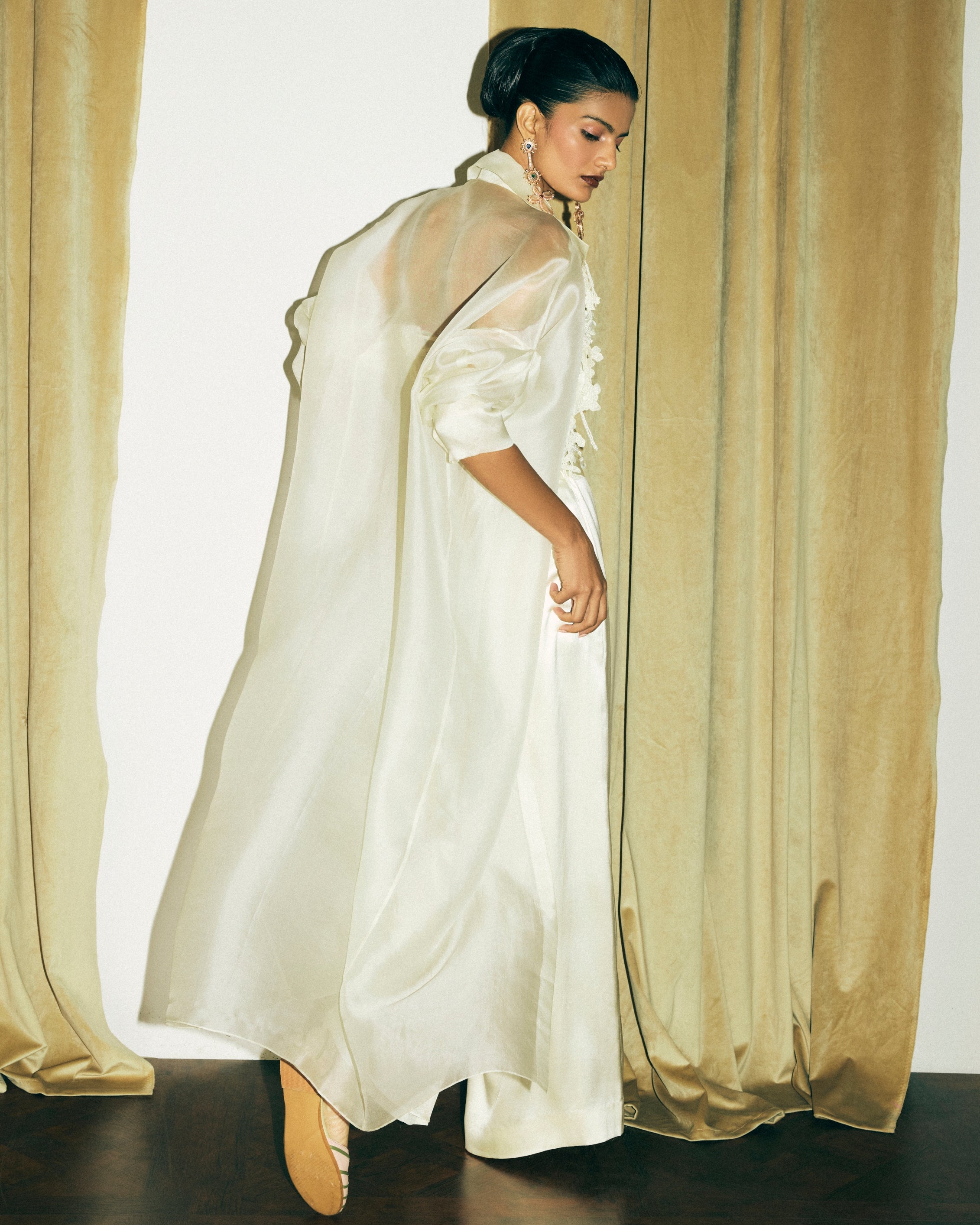 Moulin Cape With Nacre Corset And Pants